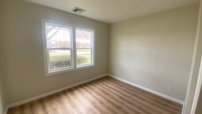 5217 N Hamilton Rd in Peoria, IL - Building Photo - Building Photo