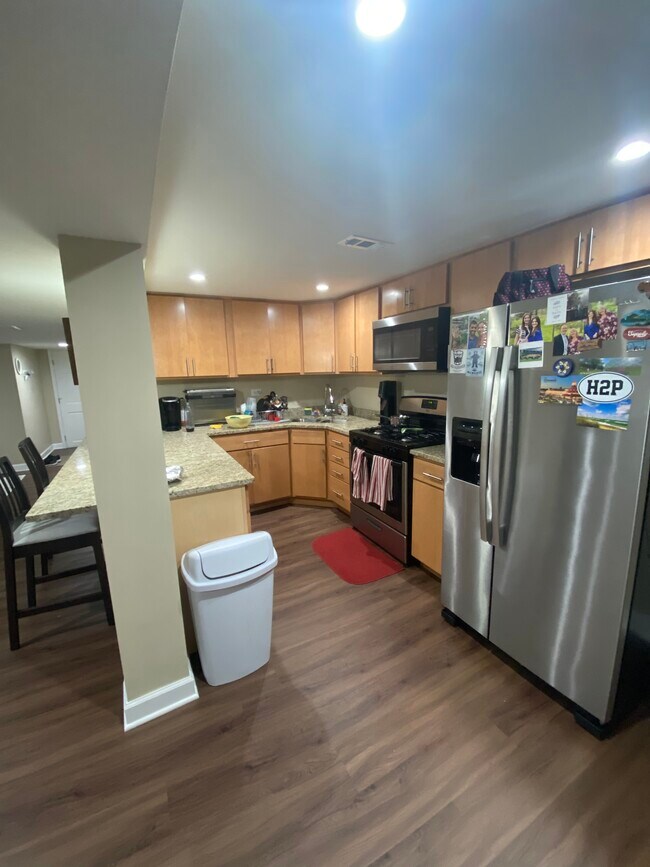 2118 N Avers Ave, Unit G in Chicago, IL - Building Photo - Building Photo