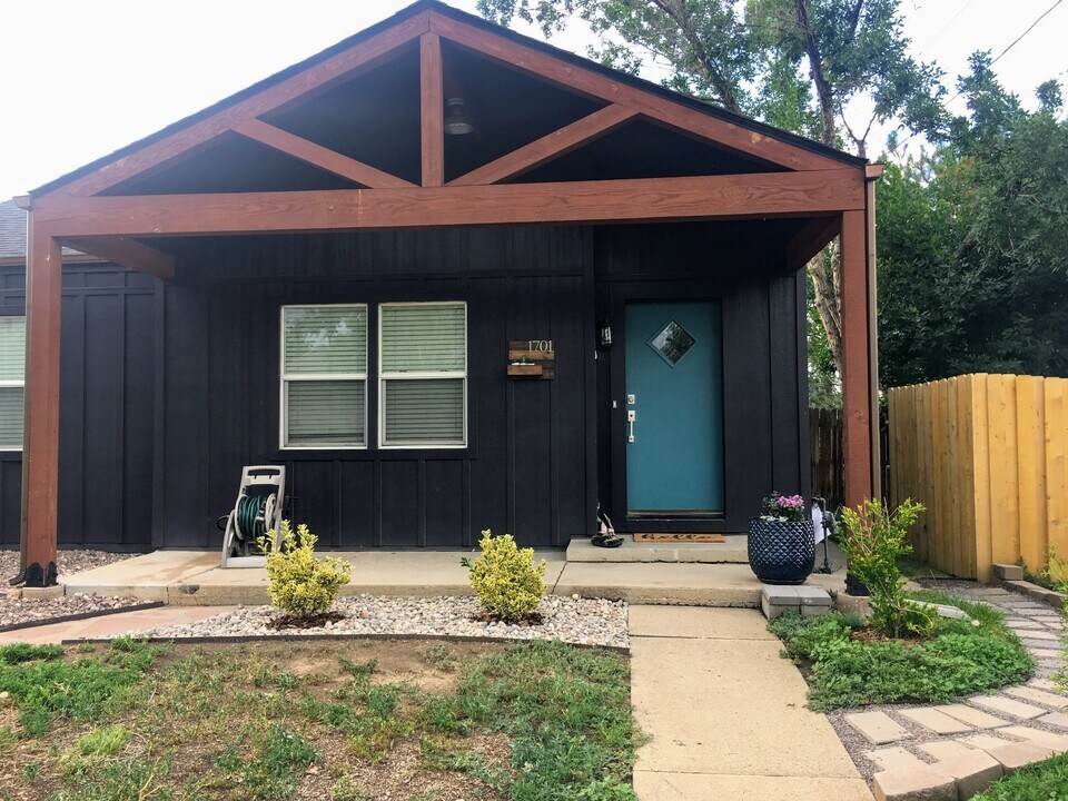 1701 W Chaffee Pl in Denver, CO - Building Photo