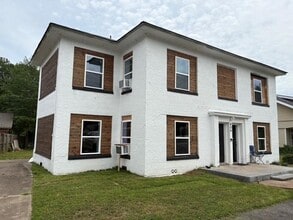 406 S Fredonia St in Longview, TX - Building Photo - Building Photo