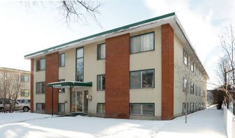 10740 107th St NW in Edmonton, AB - Building Photo