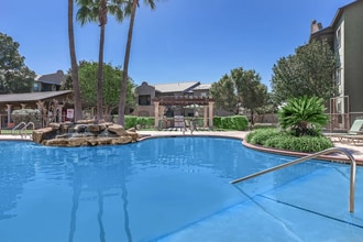 San Pedro Apartments in Mission, TX - Foto de edificio - Building Photo