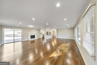 909 Rosedale Dr in Marietta, GA - Foto de edificio - Building Photo