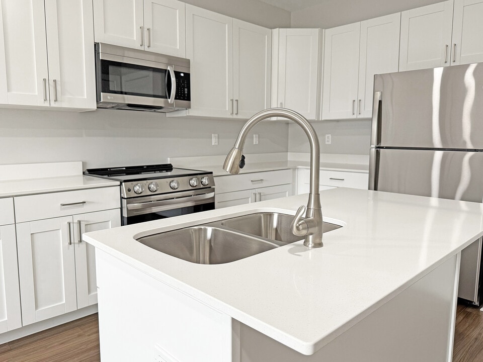 Iron Trail Apartments & Townhomes in Indianapolis, IN - Foto de edificio