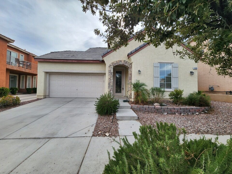 10305 Bayhead Beach Ave in Las Vegas, NV - Building Photo