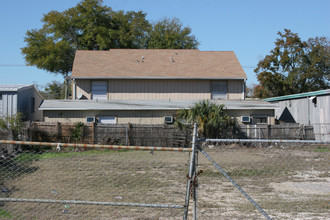 4605 N Lois Ave in Tampa, FL - Foto de edificio - Building Photo