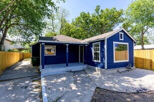 146 Leroux St in San Antonio, TX - Building Photo