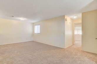 6750 Del Rey Ave in Las Vegas, NV - Building Photo - Building Photo