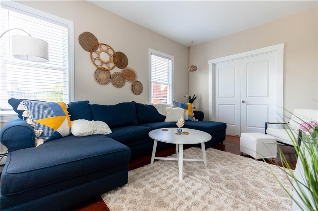 594 Thames St in Newport, RI - Building Photo