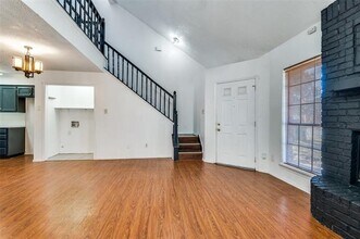 1201 Avondale Ct in Arlington, TX - Building Photo - Building Photo