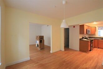 29 Lewis St, Unit 1 in Somerville, MA - Foto de edificio - Building Photo