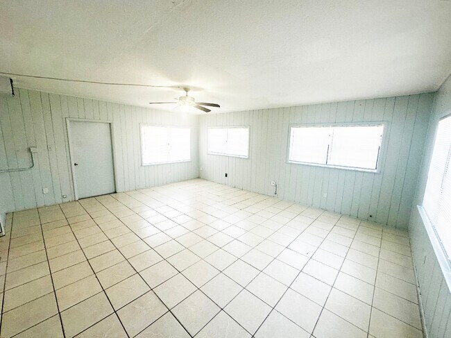 15310 NW 31st Ave in Opa Locka, FL - Building Photo - Building Photo