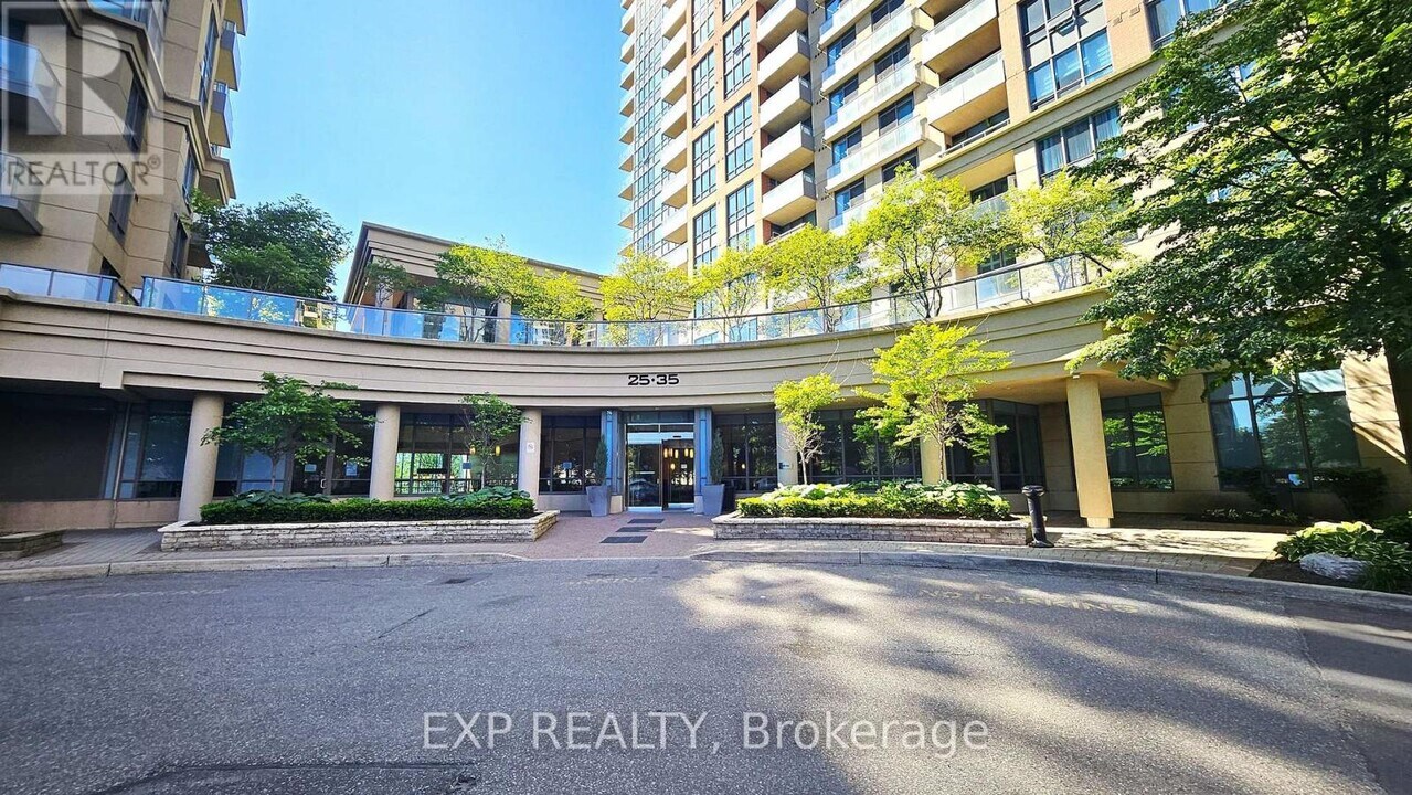 35 Viking Ln in Toronto, ON - Building Photo