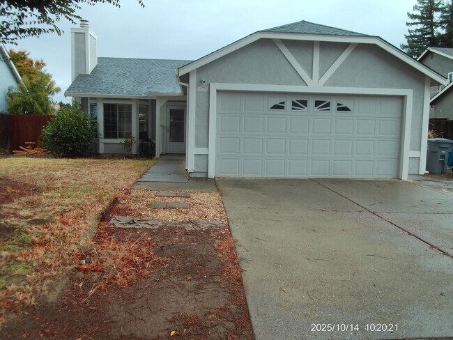 1074 Beechwood St in Yuba City, CA - Building Photo - Building Photo