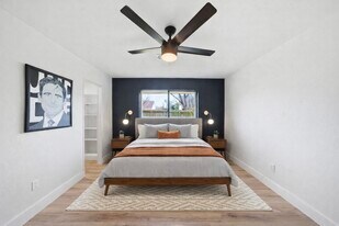 1201 Sandpiper Dr in Seabrook, TX - Building Photo