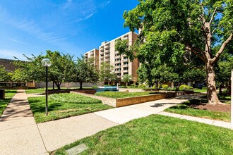 300 M St SW in Washington, DC - Building Photo - Building Photo