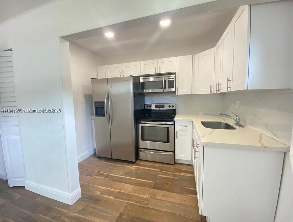 1025 NW 7th Ave in Fort Lauderdale, FL - Building Photo