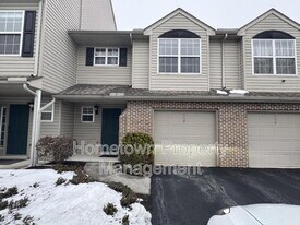 112 Hawk Ct, Unit 211 in Hummelstown, PA - Building Photo