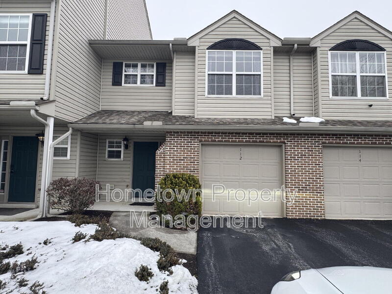 112 Hawk Ct, Unit 211 in Hummelstown, PA - Building Photo