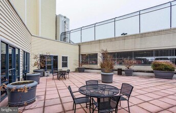 38 Maryland Ave, Unit 215 in Rockville, MD - Building Photo - Building Photo