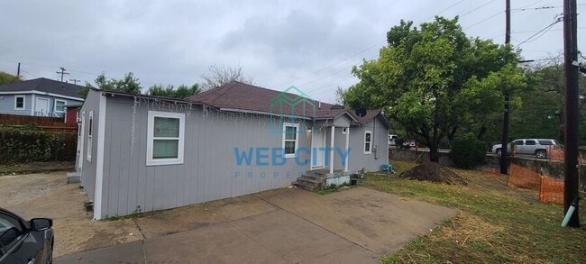 property at 2003 E 8th St