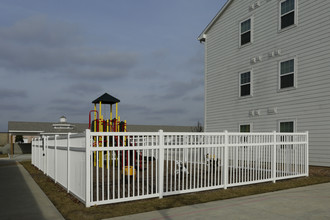 Maple Court Place in Goshen, IN - Foto de edificio - Building Photo