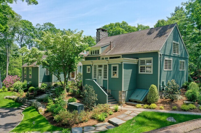 13 Huckleberry Hill Rd in New Canaan, CT - Foto de edificio - Building Photo