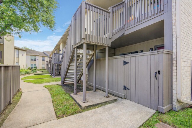 1900 Bay Area Blvd in Houston, TX - Building Photo - Building Photo