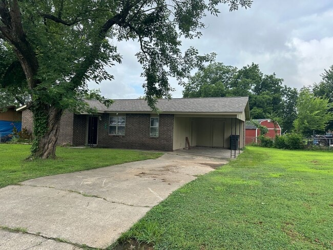 property at 418 S 42nd St