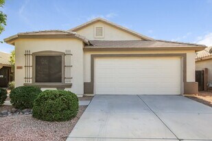 15667 W Saguaro Ln in Surprise, AZ - Building Photo