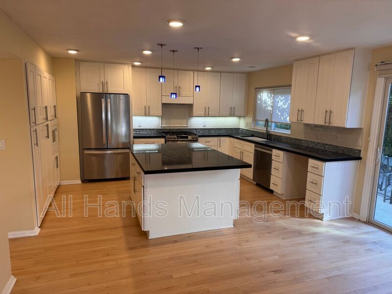 516 Francisco St in Manhattan Beach, CA - Building Photo