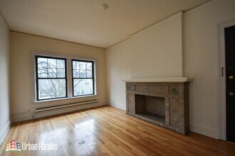 1031 Dempster St in Evanston, IL - Building Photo - Building Photo