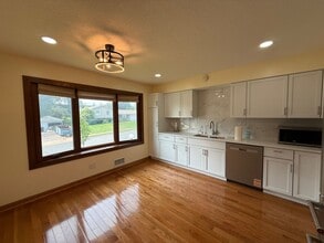 3769 75th St E in Inver Grove Heights, MN - Foto de edificio - Building Photo