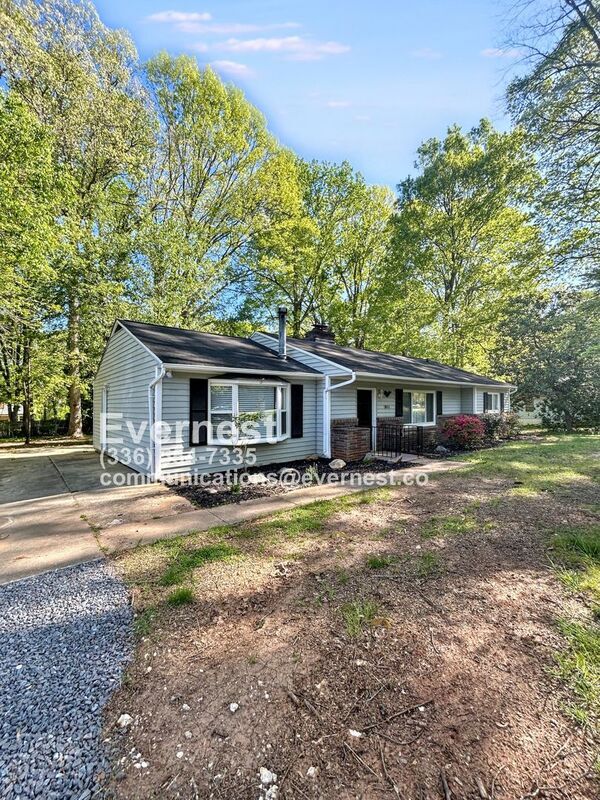 1841 Fairview Blvd in Winston-Salem, NC - Foto de edificio - Building Photo