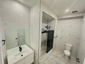 52 Cambridge Ave-Unit -7 in Jersey City, NJ - Building Photo - Building Photo