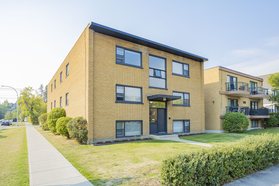 Jenny Apartments in Calgary, AB - Building Photo