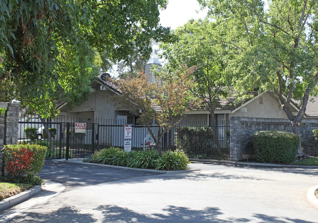 Lions Gate Apartments in Fresno, CA - Foto de edificio - Building Photo