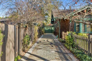 1325 Cowper St in Palo Alto, CA - Building Photo