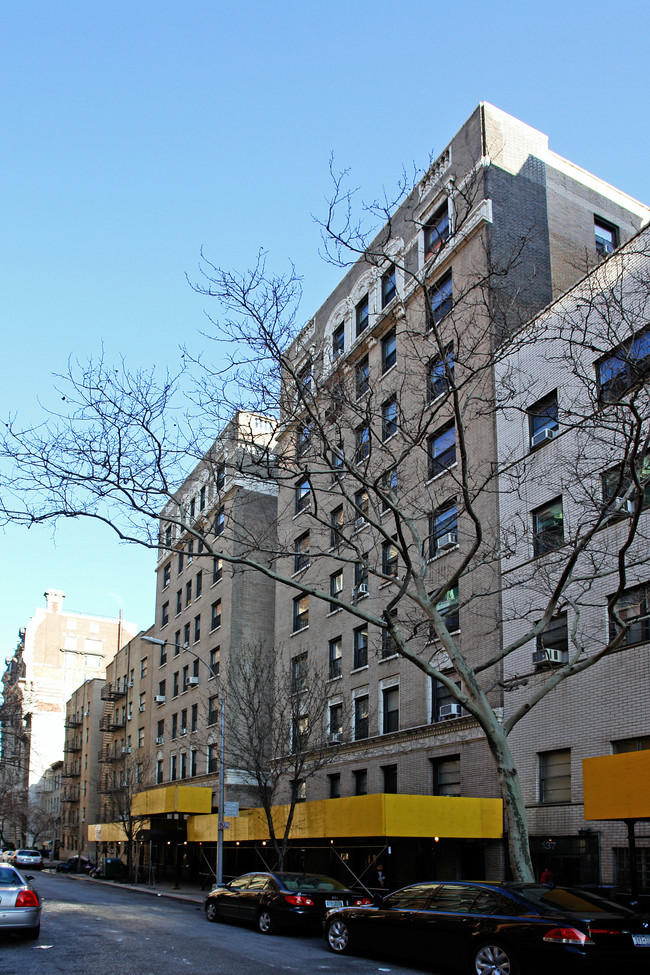 145 W 71st St in New York, NY - Foto de edificio - Building Photo