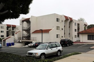 Regency Villas in San Diego, CA - Foto de edificio - Building Photo