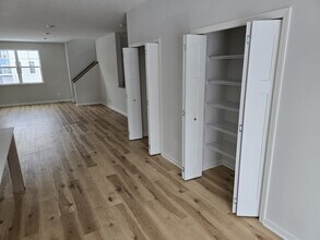 8652 Kenyon Ct NE in Blaine, MN - Building Photo - Building Photo