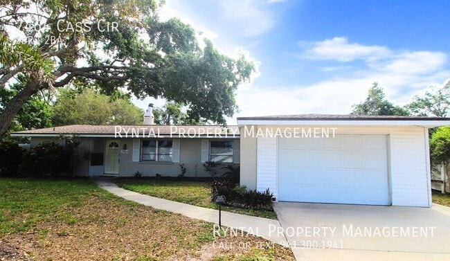 7464 Cass Cir in Sarasota, FL - Building Photo - Building Photo