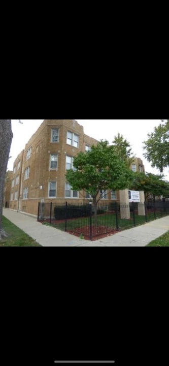 4556 W George St, Unit 1 in Chicago, IL - Building Photo