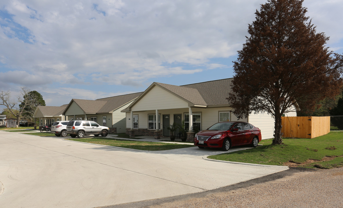 Down Home Square in Porter, TX - Foto de edificio