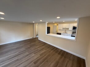 40 Hydrangea St in Browns Mills, NJ - Foto de edificio - Building Photo