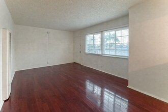 906 Edgewood St, Unit 2 in Inglewood, CA - Foto de edificio - Building Photo