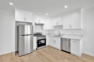 13018 Valleyheart Dr, Unit 4 in Los Angeles, CA - Building Photo - Building Photo