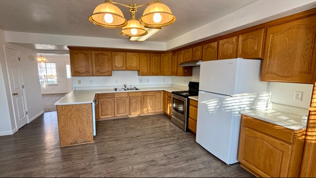 property at 631 W 20 N