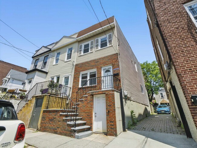 property at 14 Rock St