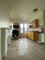 164 N Day St, Unit 3 in Orange, NJ - Building Photo